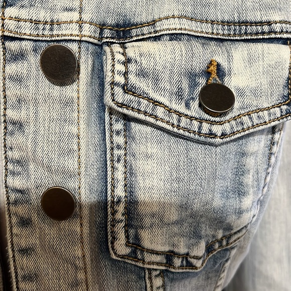 Kut from the Kloth Womens XS Helena Light Wash Denim jacket - Picture 4 of 11